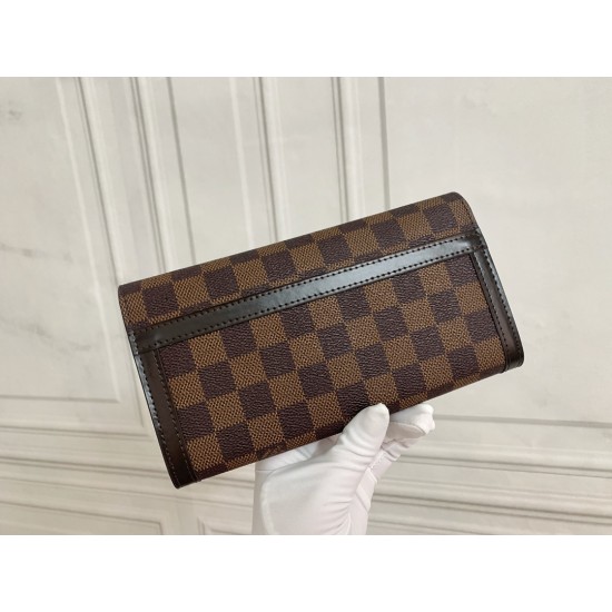 LV Bags High Quality Flip Wallet
LV Bags High Quality Flip Wallet