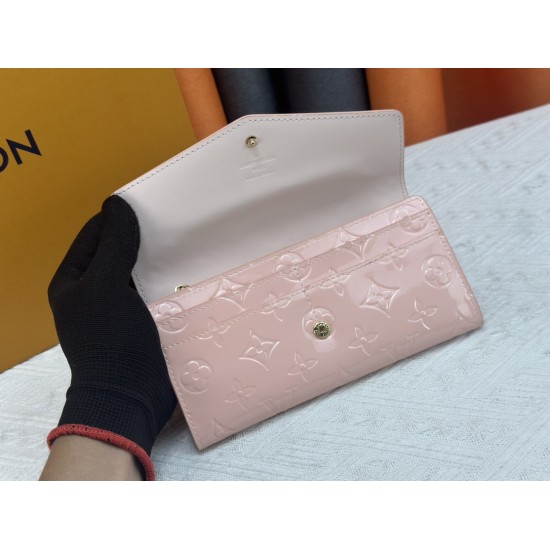 LV Bags High Quality Flip Wallet
LV Bags High Quality Flip Wallet