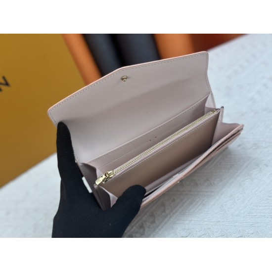 LV Bags High Quality Flip Wallet
LV Bags High Quality Flip Wallet