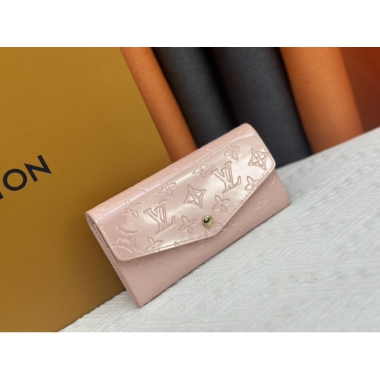 LV Bags High Quality Flip Wallet
LV Bags High Quality Flip Wallet