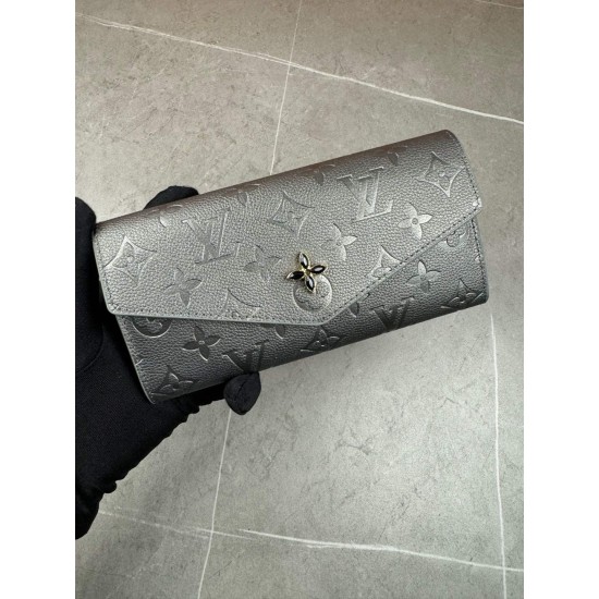 LV Bags High Quality Flip Wallet
LV Bags High Quality Flip Wallet