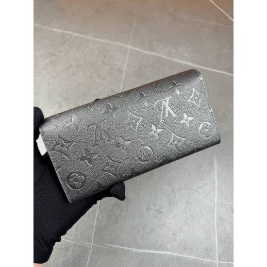 LV Bags High Quality Flip Wallet
LV Bags High Quality Flip Wallet