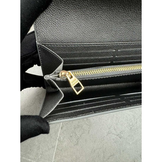LV Bags High Quality Flip Wallet
LV Bags High Quality Flip Wallet