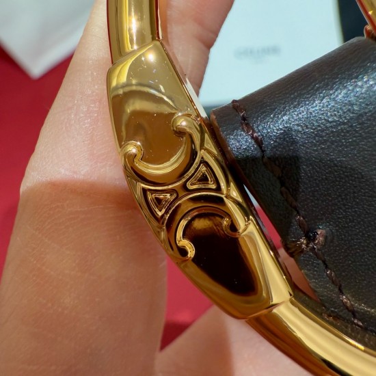 Celine Belts
Top Quality Celine Belts
Top Quality