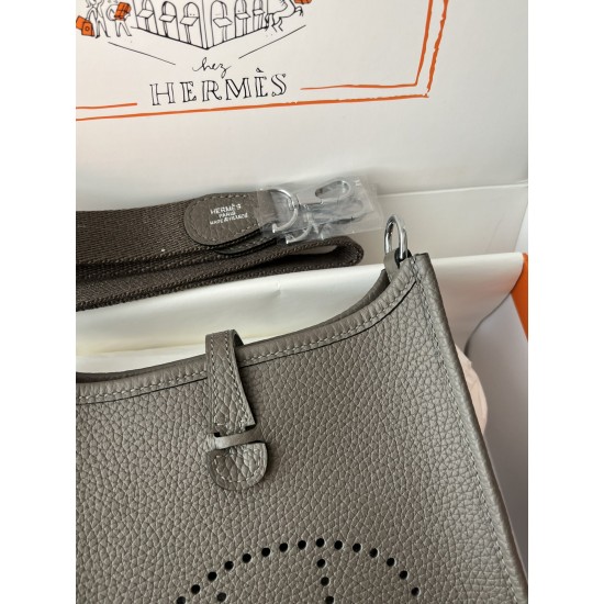 Hermes Bags Top Quality Evelyne 17cm
Hermes Bags Top Quality Evelyne 17cm