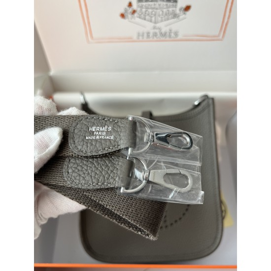 Hermes Bags Top Quality Evelyne 17cm
Hermes Bags Top Quality Evelyne 17cm