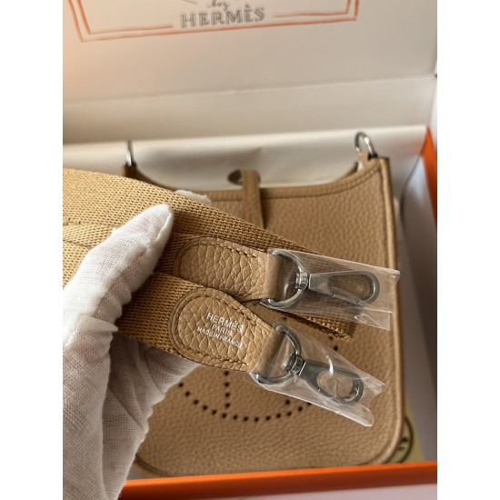 Hermes Bags Top Quality Evelyne 17cm
Hermes Bags Top Quality Evelyne 17cm
