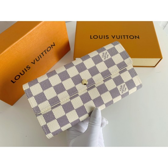 LV Bags High Quality Flip Wallet
LV Bags High Quality Flip Wallet