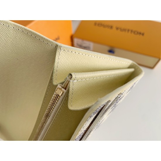 LV Bags High Quality Flip Wallet
LV Bags High Quality Flip Wallet