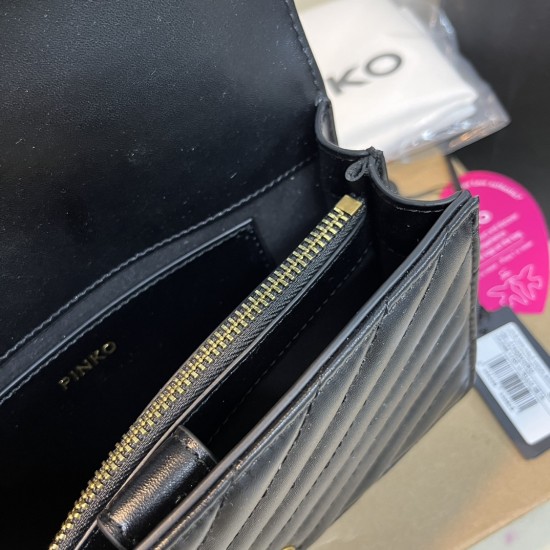 Pinko Bags Top Quality
27*17*8cm Pinko Bags Top Quality
27*17*8cm