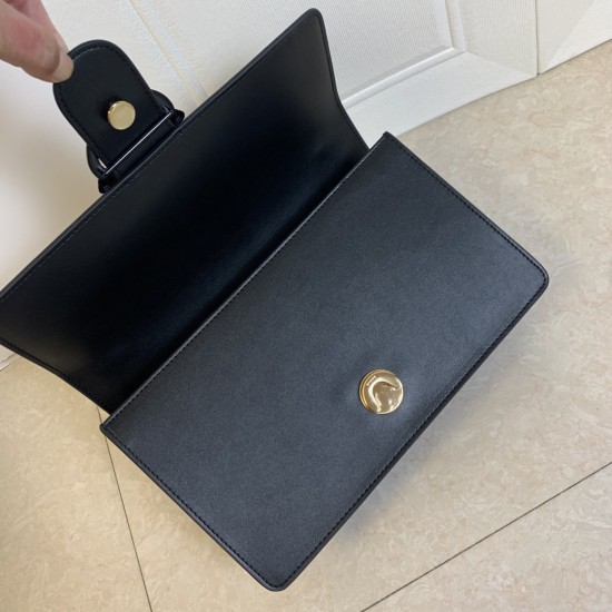 Pinko Bags Top Quality
27*17*8cm Pinko Bags Top Quality
27*17*8cm
