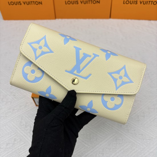 LV Bags High Quality Flip Wallet
LV Bags High Quality Flip Wallet