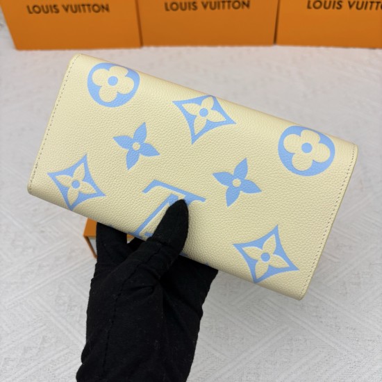 LV Bags High Quality Flip Wallet
LV Bags High Quality Flip Wallet