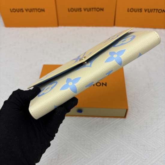 LV Bags High Quality Flip Wallet
LV Bags High Quality Flip Wallet