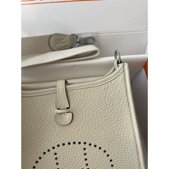 Hermes Bags Top Quality Evelyne 17cm
Hermes Bags Top Quality Evelyne 17cm