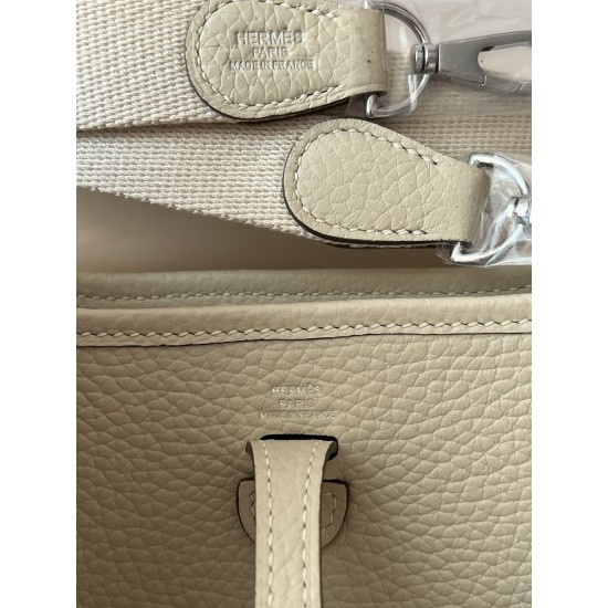 Hermes Bags Top Quality Evelyne 17cm
Hermes Bags Top Quality Evelyne 17cm