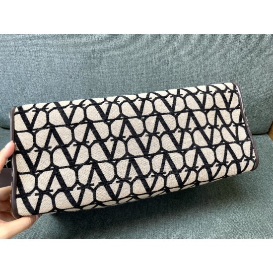 Valentino Bags Top Quality
35/25/17cm Valentino Bags Top Quality
35/25/17cm