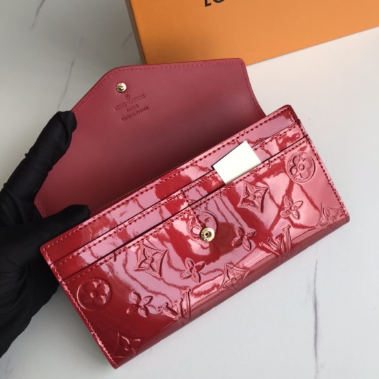 LV Bags High Quality Flip Wallet
LV Bags High Quality Flip Wallet