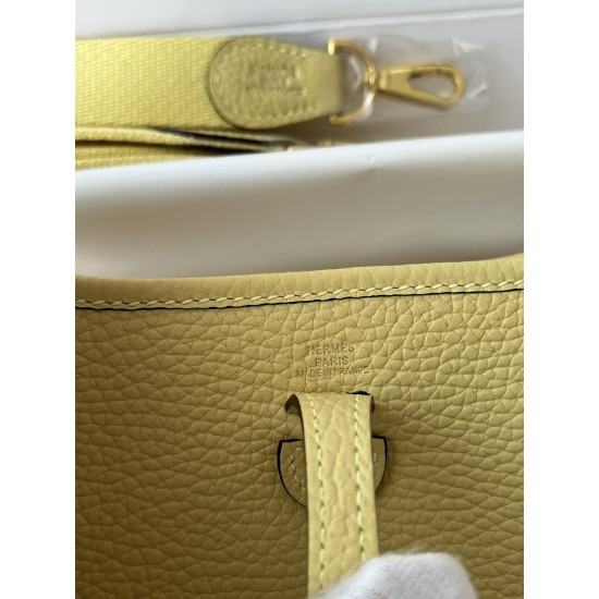 Hermes Bags Top Quality Evelyne 17cm
Hermes Bags Top Quality Evelyne 17cm