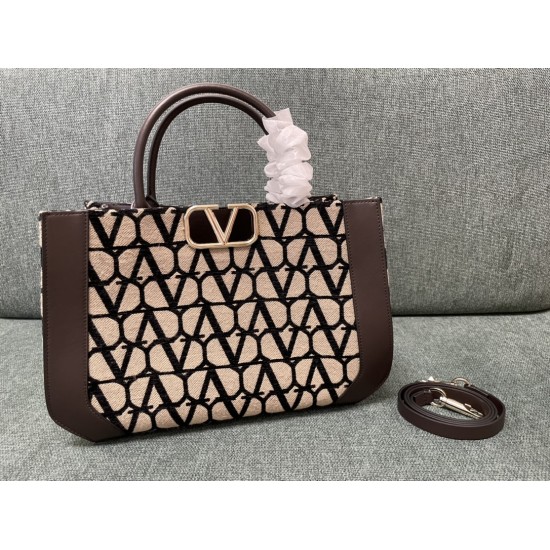 Valentino Bags Top Quality
35/25/17cm Valentino Bags Top Quality
35/25/17cm