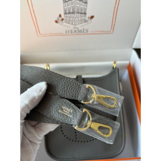 Hermes Bags Top Quality Evelyne 17cm
Hermes Bags Top Quality Evelyne 17cm