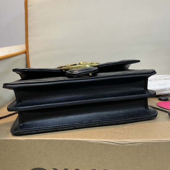 Pinko Bags Top Quality
21x13x6 Pinko Bags Top Quality
21x13x6