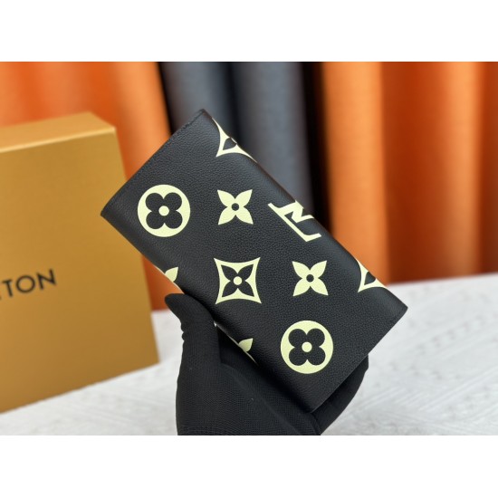 LV Bags High Quality Flip Wallet
LV Bags High Quality Flip Wallet