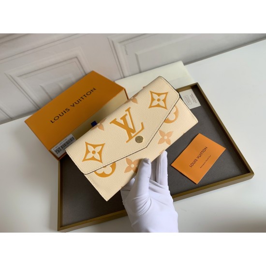LV Bags High Quality Flip Wallet
LV Bags High Quality Flip Wallet