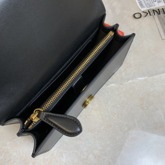 Pinko Bags Top Quality
21x13x6 Pinko Bags Top Quality
21x13x6