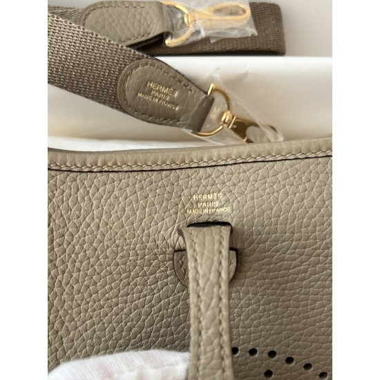 Hermes Bags Top Quality Evelyne 17cm
Hermes Bags Top Quality Evelyne 17cm