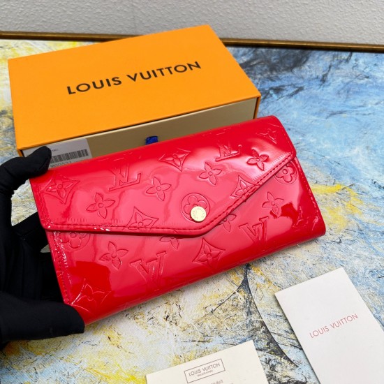 LV Bags High Quality Flip Wallet
LV Bags High Quality Flip Wallet