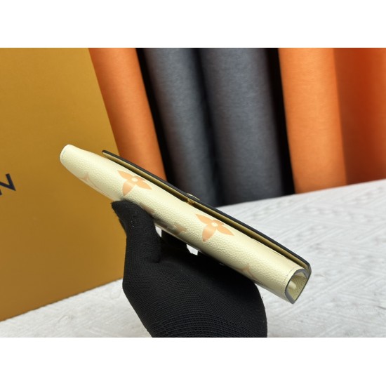 LV Bags High Quality Flip Wallet
LV Bags High Quality Flip Wallet