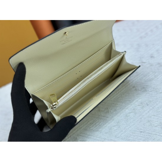 LV Bags High Quality Flip Wallet
LV Bags High Quality Flip Wallet
