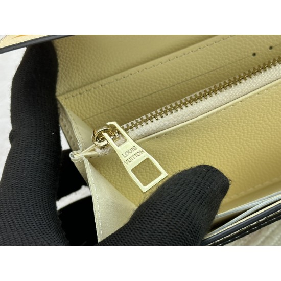 LV Bags High Quality Flip Wallet
LV Bags High Quality Flip Wallet