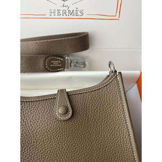Hermes Bags Top Quality Evelyne 17cm
Hermes Bags Top Quality Evelyne 17cm