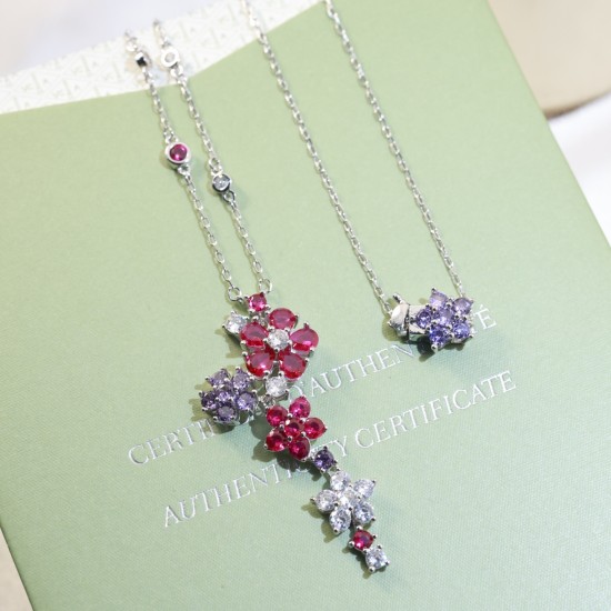 Van Cleef Jewelry Necklace
