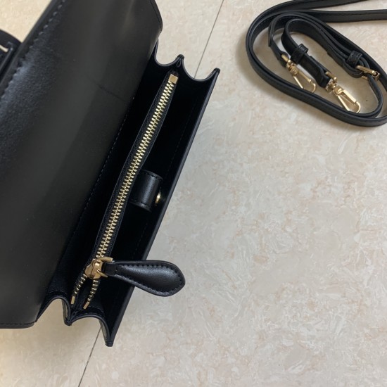Pinko Bags Top Quality
21x13x6 Pinko Bags Top Quality
21x13x6