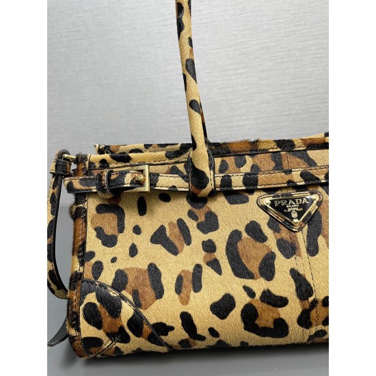 Prada Bags Top Quality
32x15.5x12cm