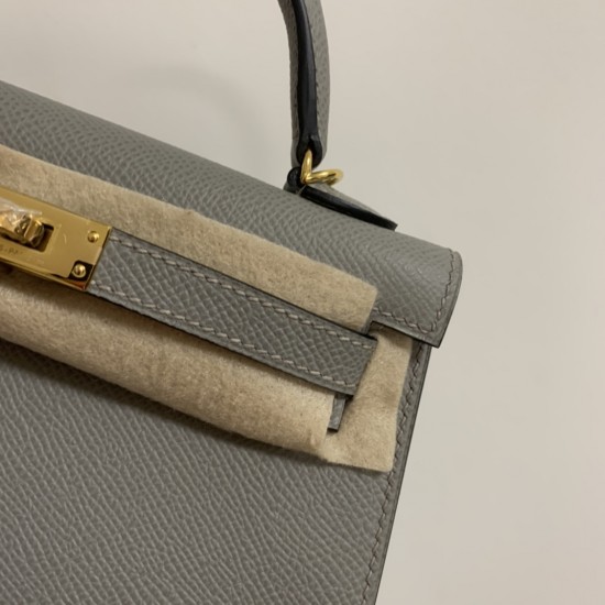 Hermes Bags Top Quality Minikelly 二代
19cm $220 Hermes Bags Top Quality Minikelly 二代
19cm $220