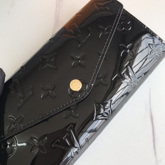 LV Bags High Quality Flip Wallet
LV Bags High Quality Flip Wallet