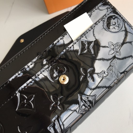 LV Bags High Quality Flip Wallet
LV Bags High Quality Flip Wallet