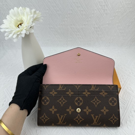 LV Bags High Quality Flip Wallet
LV Bags High Quality Flip Wallet