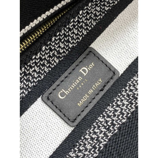 Dior Bags Top Quality
Five Grid Dior Bags Top Quality
Five Grid