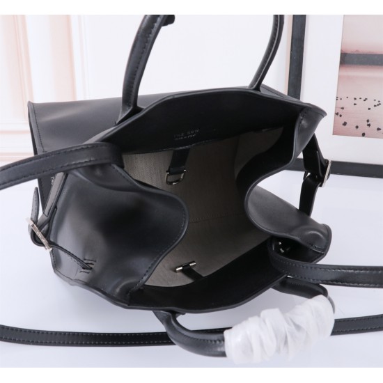 The Row Bags Top Quality
Small:26.20.18
Big:38.26.23 The Row Bags Top Quality
Small:26.20.18
Big:38.26.23