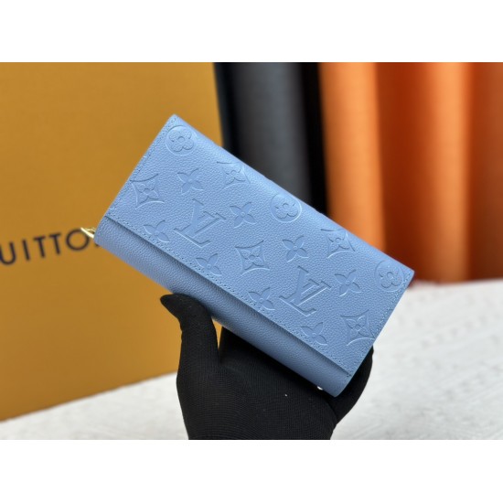 LV Bags High Quality Flip Wallet
LV Bags High Quality Flip Wallet