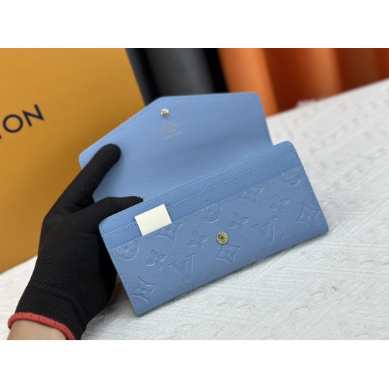 LV Bags High Quality Flip Wallet
LV Bags High Quality Flip Wallet