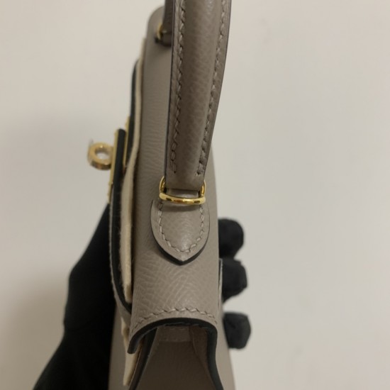 Hermes Bags Top Quality Minikelly 二代
19cm $220 Hermes Bags Top Quality Minikelly 二代
19cm $220