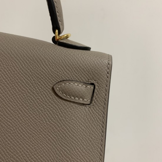 Hermes Bags Top Quality Minikelly 二代
19cm $220 Hermes Bags Top Quality Minikelly 二代
19cm $220