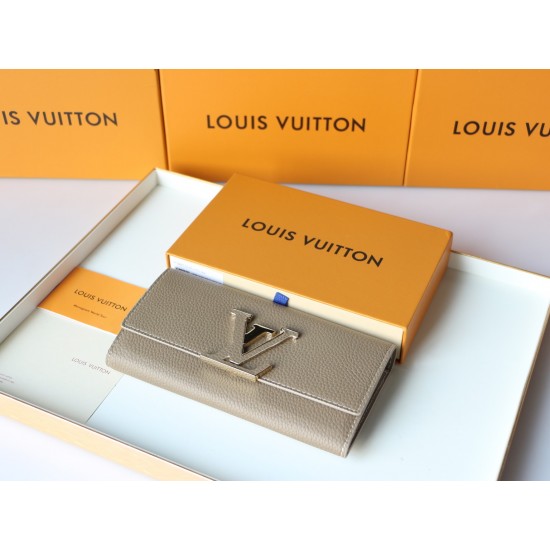 LV Bags High Quality Flip Wallet
LV Bags High Quality Flip Wallet
