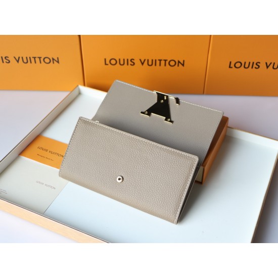 LV Bags High Quality Flip Wallet
LV Bags High Quality Flip Wallet